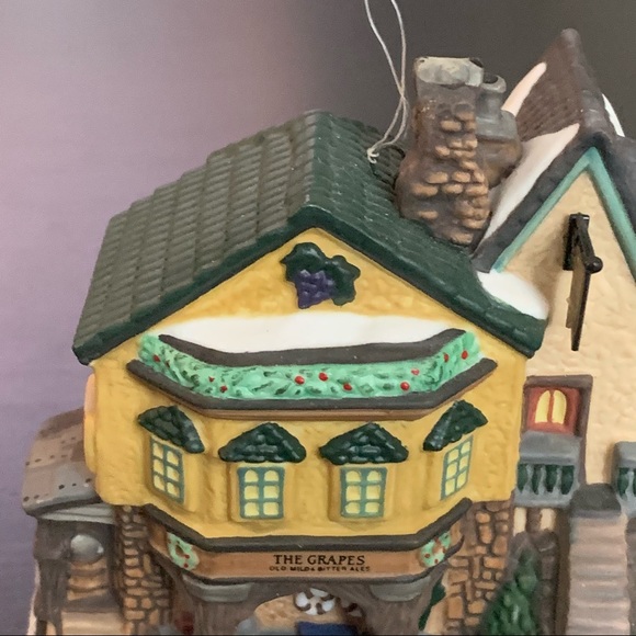 Department 56 Dickens Heritage The Grapes Inn 1996 Collector’s Edition Ornament - Picture 6 of 16